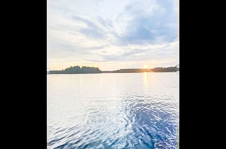Vakantiehuis Blockhaus mit Sauna direkt am See