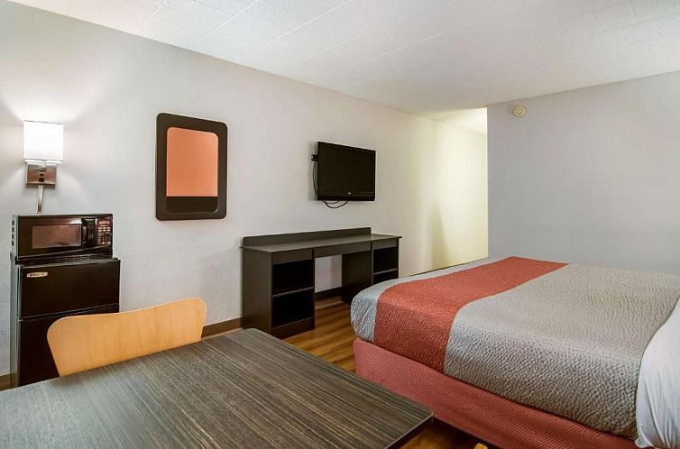 Motel 6-New Stanton, PA