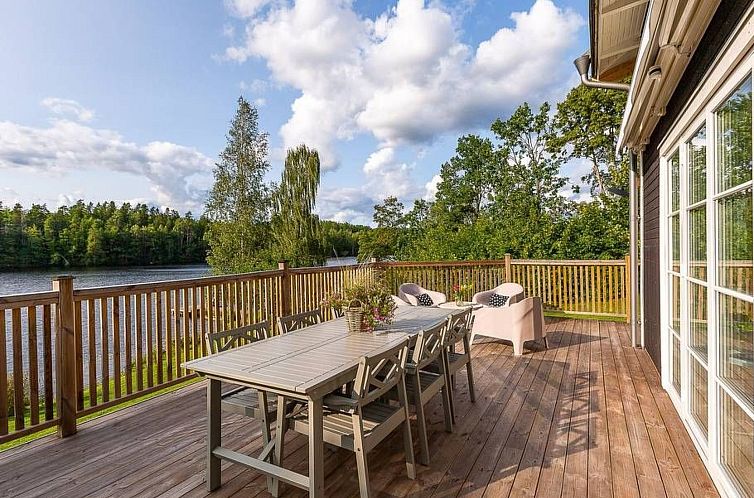 Unterkunft 17334108 - Ferienhaus Götaland - Vakantiehuis Hjorted am Seeufer