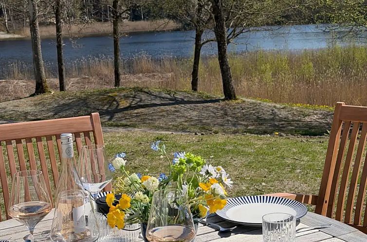 Evenröd Lakehouse
