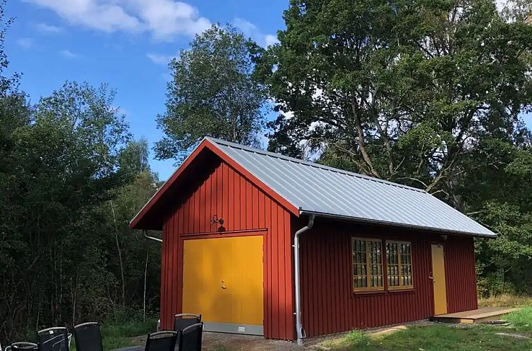 Boot huis vlak bij meer