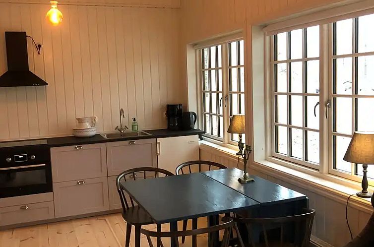 Boot huis vlak bij meer
