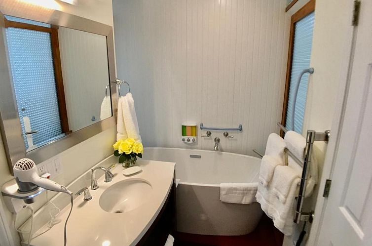 Camden Riverhouse Hotel and Inn