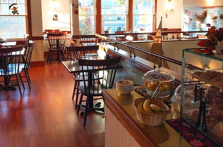 Camden Riverhouse Hotel and Inn