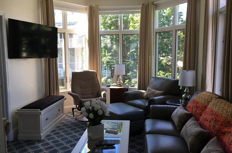 Camden Riverhouse Hotel and Inn