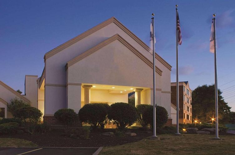 DoubleTree by Hilton Cleveland South