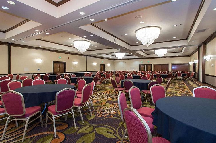 DoubleTree by Hilton Cleveland South
