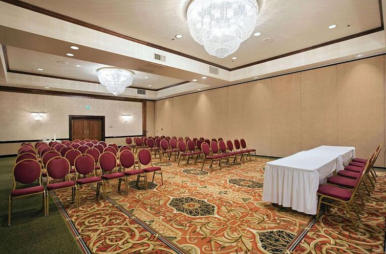 DoubleTree by Hilton Cleveland South