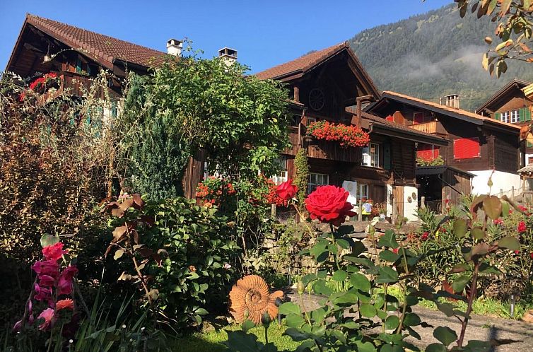 Unterkunft 1806011 - Ferienhaus Berner Oberland - Vakantiehuis Chalet-Hausteil mit Garten im Dorfkern