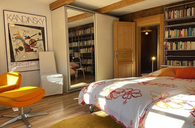 Vakantiehuis Chalet-Hausteil mit Garten im Dorfkern