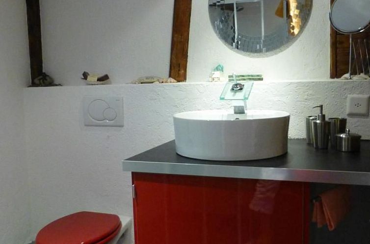 Vakantiehuis Chalet-Hausteil mit Garten im Dorfkern