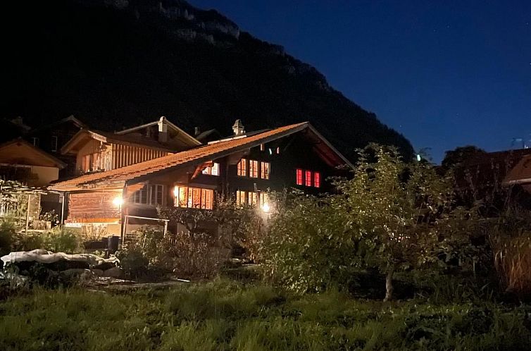 Vakantiehuis Chalet-Hausteil mit Garten im Dorfkern