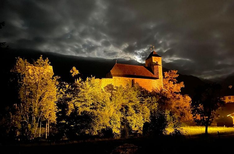 Vakantiehuis Chalet-Hausteil mit Garten im Dorfkern