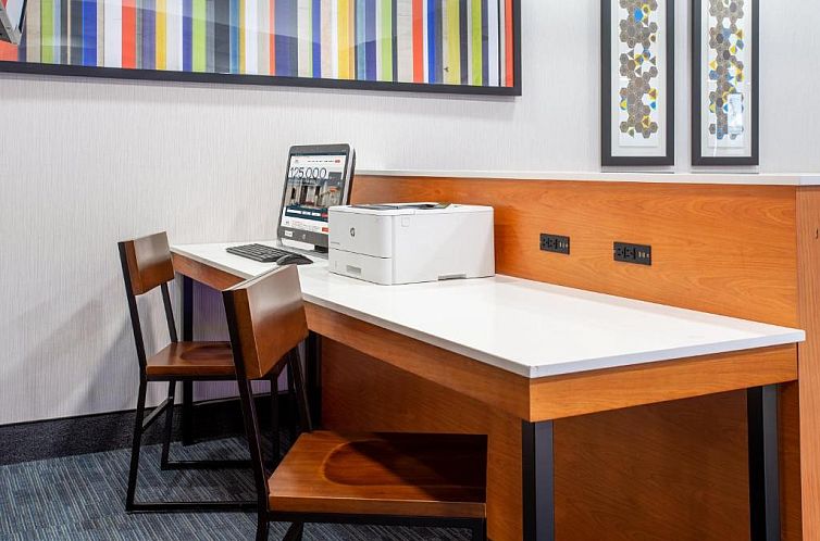 Holiday Inn Express Hotel & Suites Fort Wayne, an IHG Hotel