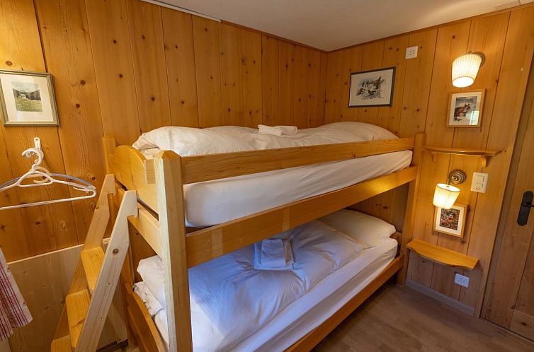 Appartement Chalet Güetli Ferienhaus, Dusche und Bad, WC, 1