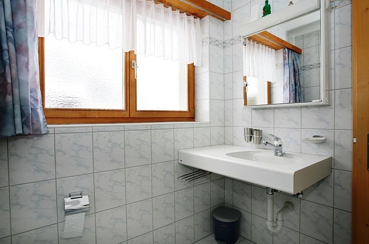 Appartement Tgèsa Pazzola Huonder-Monn, (Bugnei/Sedrun).