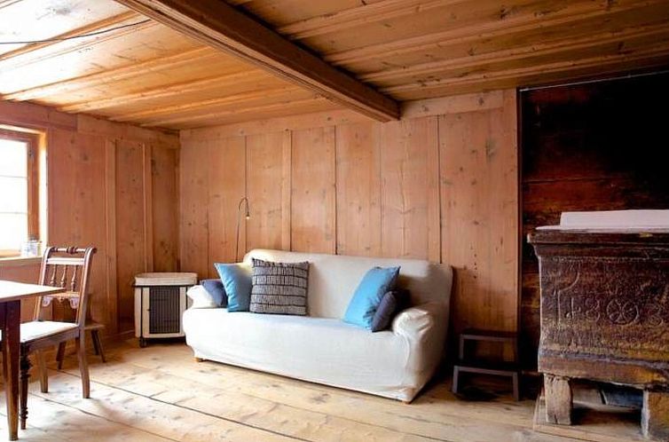 Appartement Tgèsa Surrein Giassa10, (Sedrun/Surrein).