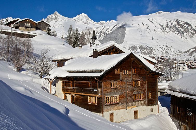 Appartement Tgèsa Surrein Giassa10, (Sedrun/Surrein).