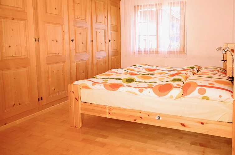 Appartement Tgèsa Garnetsch Zeller, (Sedrun).