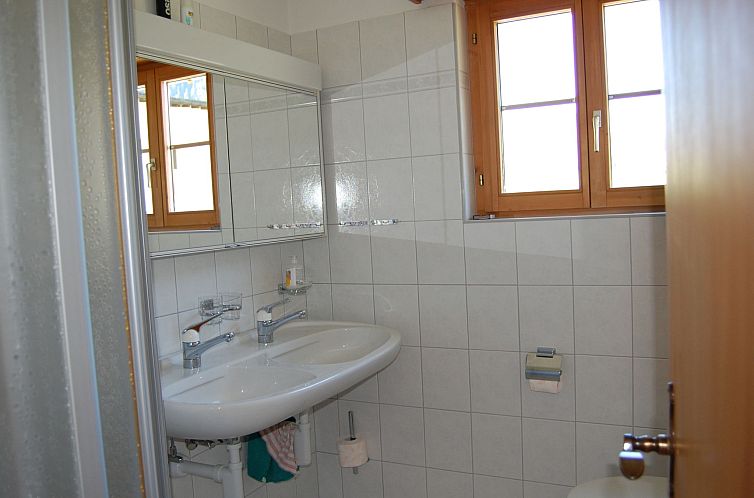 Appartement Londadusa Parterre, (Rueras/Sedrun), 178.02