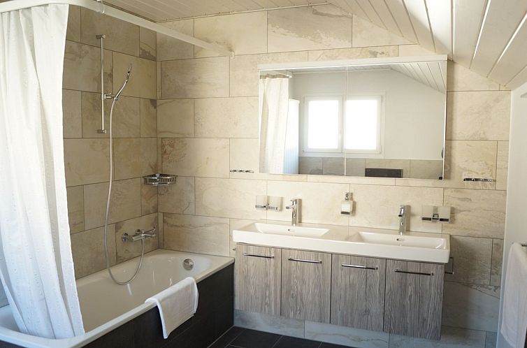 Appartement Schils, (Flums). 5 Zimmerhaus mit Bad/Dusche