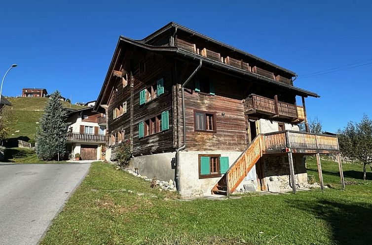 Das Ferienhaus Cottage in Vignogn liegt in der ruhigen Umgebung von Graubuenden, Schweiz, und bietet ein authentisches Alpenerlebnis.