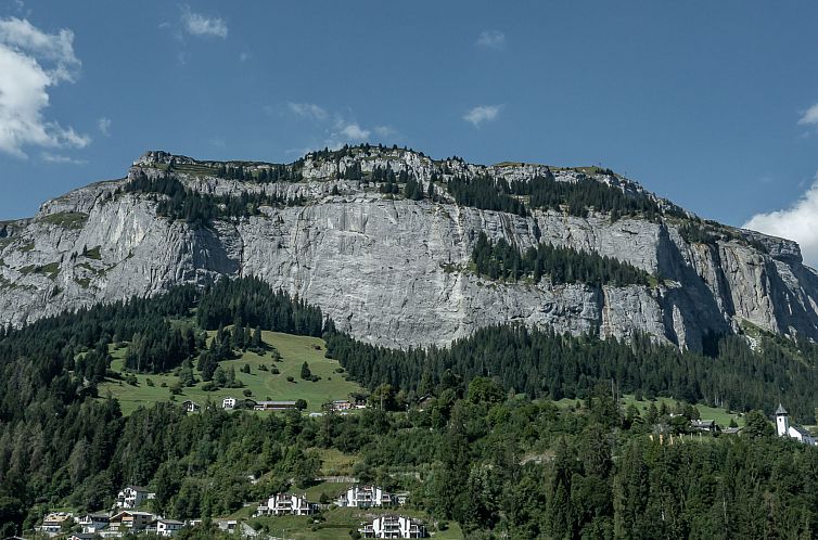 Appartement Apartment Tavaun - Crap Grisch, (Flims Dorf). 1.
