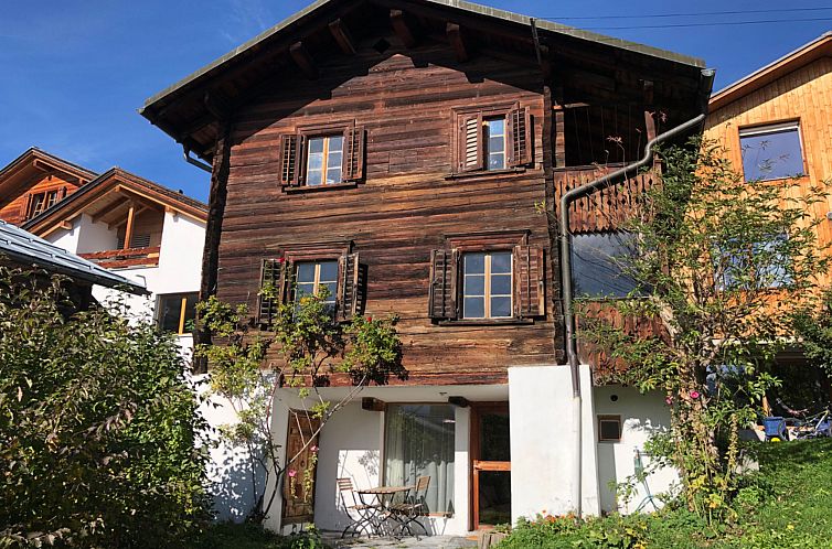 Guest house 1822561 - Apartment Under Gräub / Grisons - Appartement Casa Pintga, (Flims Dorf). Charmante Ferienwohnu