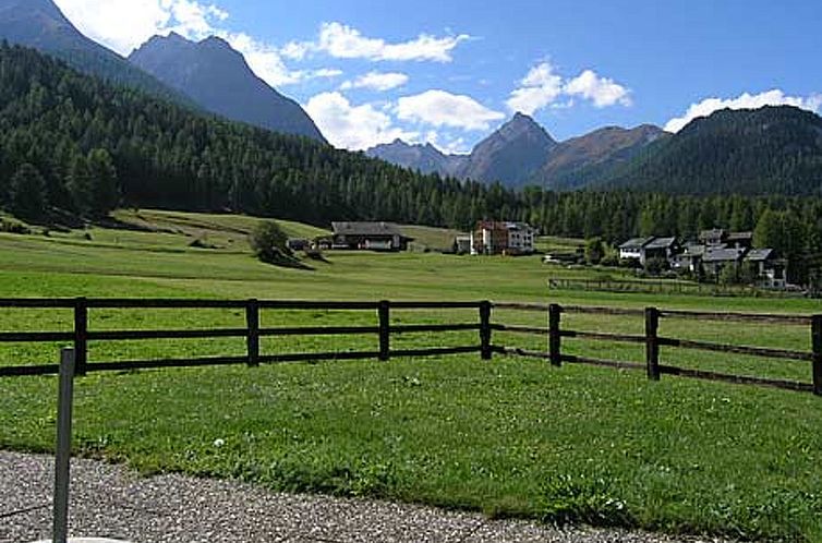 Appartement am Tarasper See, (Tarasp).