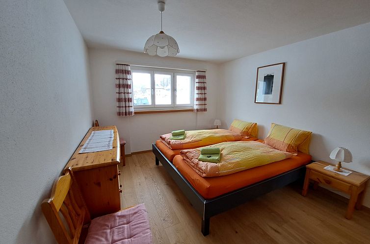 Appartement am Tarasper See, (Tarasp).