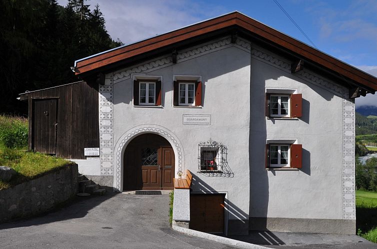 Guest house 1822706 - Apartment Under Gräub / Grisons - Appartement Ferienhaus Haus Guardamunt
