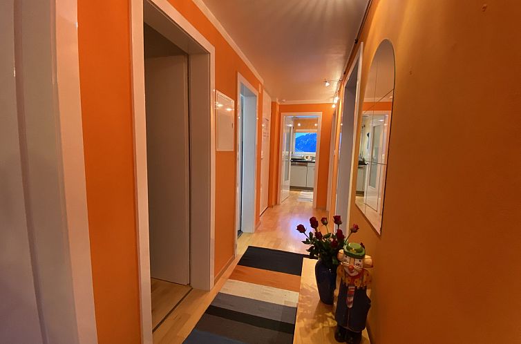Appartement Sotchà 8c, (Scuol).