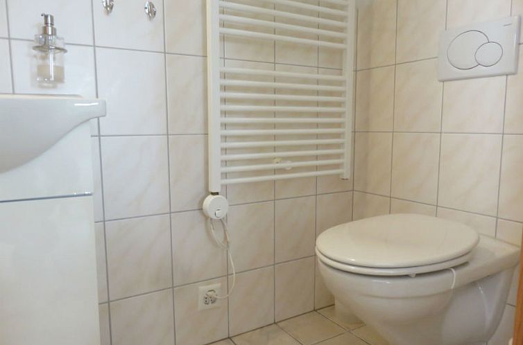 Appartement BioHof Casutt, Tenna, (Tenna).