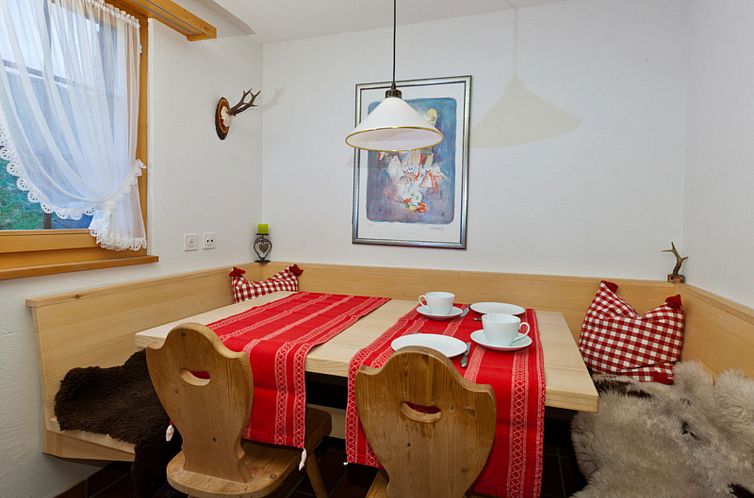Appartement Ferienhaus Annahüs, Obersaxen-Misanenga, (Obers