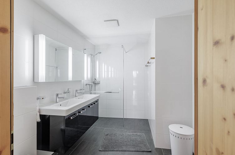 Appartement Plazzöl 111B, (Ftan).