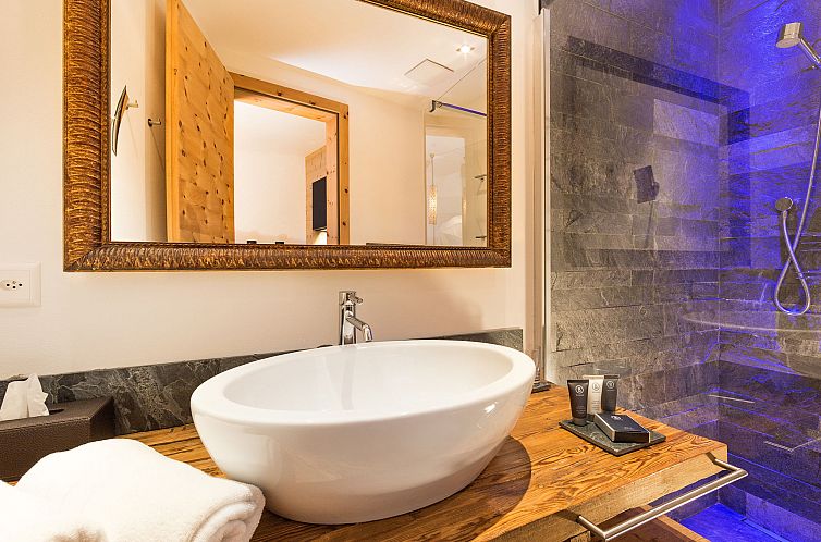 Appartement alpinlodge & spa*****, (Samnaun-Ravaisch).