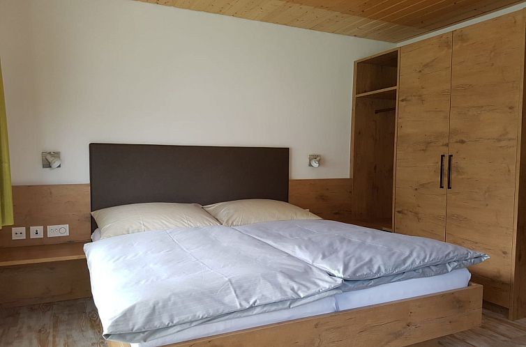 Guest house 1823818 - Apartment Under Gräub / Grisons - Appartement Chasa Madlaina, (Samnaun-Dorf).