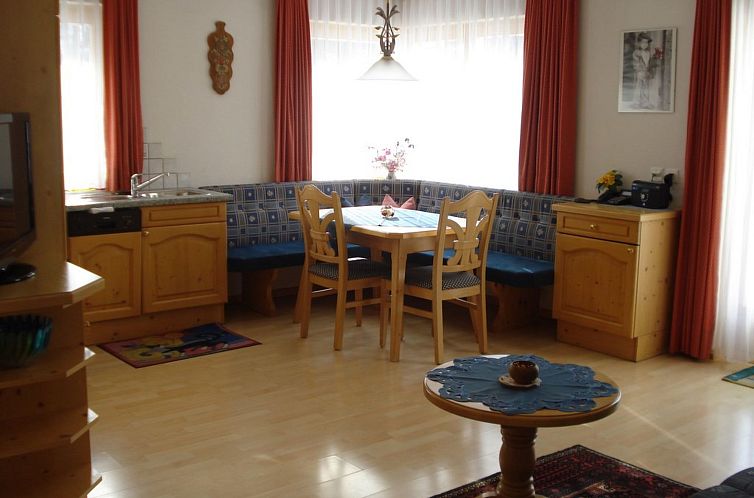 Appartement Chasa Valetta, (Samnaun-Laret).