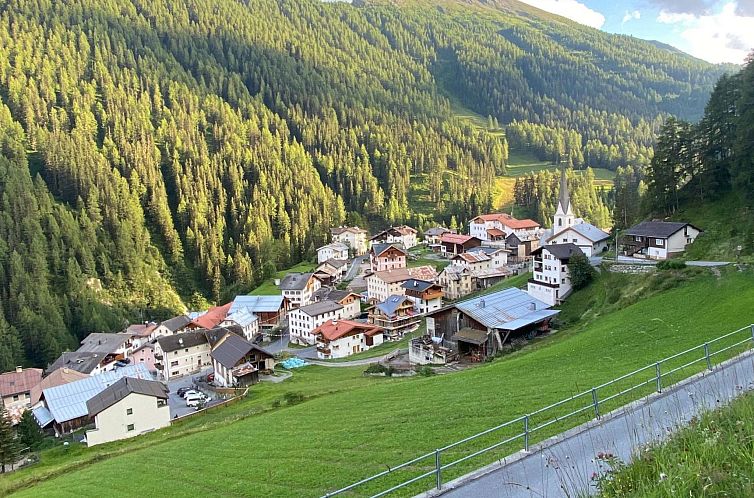 Guest house 1823859 - Apartment Under Gräub / Grisons - Appartement Chasa Uleiva, (Samnaun-Compatsch).