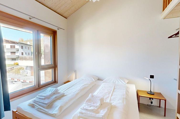 Appartement Apartment Julier Nouva - Ferienwohnung mit Bergb