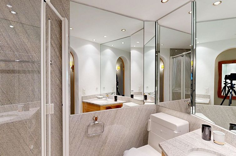 Appartement Apartment Üerts - Hochwertige Wohnung mit Balko