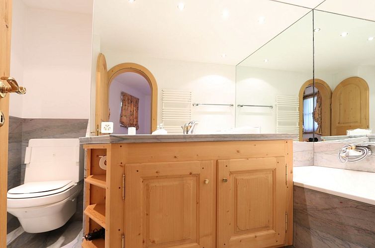 Appartement Apartment Üerts - Hochwertige Wohnung mit Balko