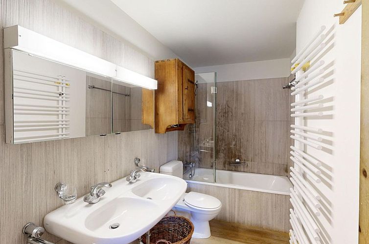 Appartement Apartment Crasta grosszügige und moderne 5.5 Zi
