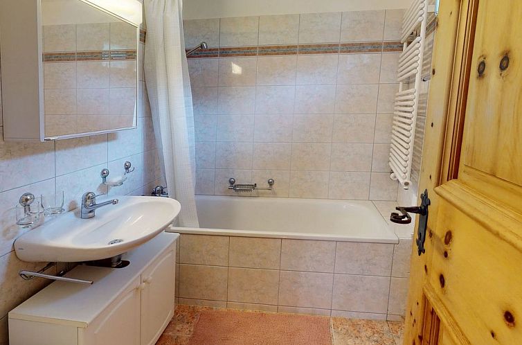 Appartement Apartment Abretta EG - Ruhige Wohnung in Champf?