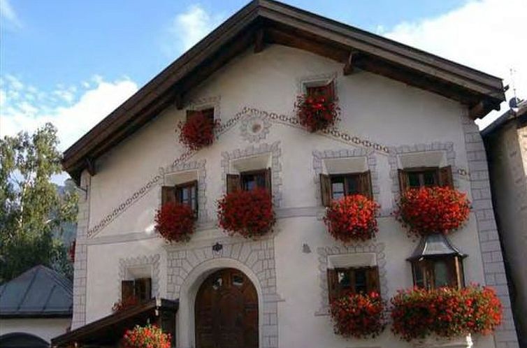 Guest house 1825013 - Apartment Under Gräub / Grisons - Appartement Dachwohnung Plazzetta 23, (Sent).