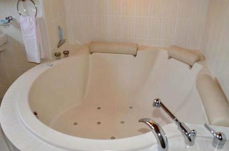 Appartement Dachwohnung Plazzetta 23, (Sent).