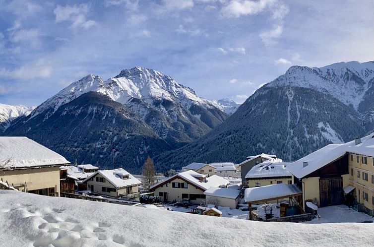 Guest house 1825021 - Apartment Under Gräub / Grisons - Appartement Chasa Curturella, (Sent).