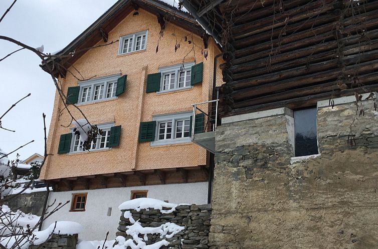 Vakantiehuis Altes Pfarrhaus, Surcasti, (Surcasti).