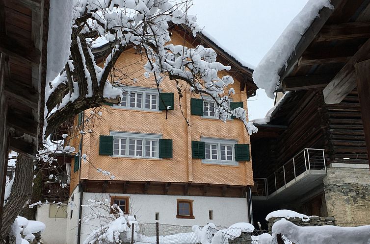 Vakantiehuis Altes Pfarrhaus, Surcasti, (Surcasti).