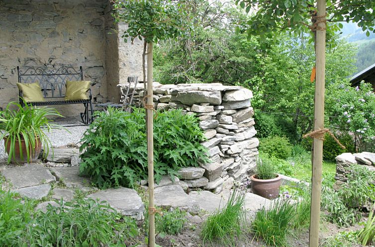 Vakantiehuis Altes Pfarrhaus, Surcasti, (Surcasti).